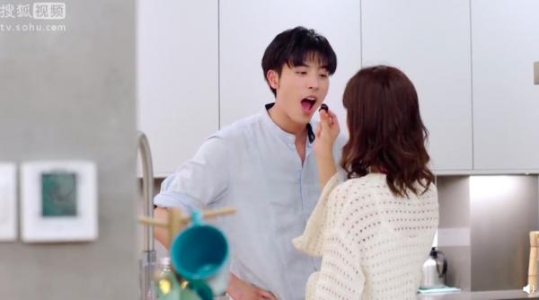 'Tại Sao Boss Muốn Cưới Tôi': Cnet gào thét vì ông Lăng hôn sâu, cướp cherry từ miệng bà Lăng 'Tại Sao Boss Muốn Cưới Tôi': Cnet gào thét vì ông Lăng hôn sâu, cướp cherry từ miệng bà Lăng