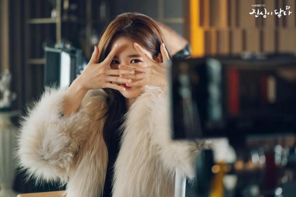 Yoo In Na 'cosplay' Song Hye Kyo và cảnh huyền thoại của 'Hậu Duệ Mặt Trời' trong phim mới Yoo In Na 'cosplay' Song Hye Kyo và cảnh huyền thoại của 'Hậu Duệ Mặt Trời' trong phim mới