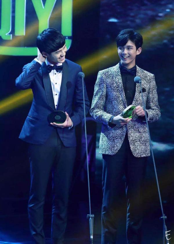 Hot topic trên Weibo: Chỉ chọn hoặc Lưu Hạo Nhiên hoặc Ngô Lỗi, ai làm bạn trai hợp nhất? Hot topic trên Weibo: Chỉ chọn hoặc Lưu Hạo Nhiên hoặc Ngô Lỗi, ai làm bạn trai hợp nhất?