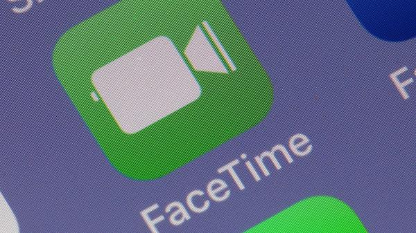 Apple trả tiền cho thiếu niên phát hiện lỗi nghe lén trên FaceTime Apple trả tiền cho thiếu niên phát hiện lỗi nghe lén trên FaceTime