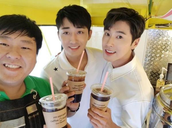3 lý do phải xem Coffee Friends - 'Tiệm Cà Phê Hoàng Tử' phiên bản show thực tế chỉ toàn trai đẹp 3 lý do phải xem Coffee Friends - 'Tiệm Cà Phê Hoàng Tử' phiên bản show thực tế chỉ toàn trai đẹp