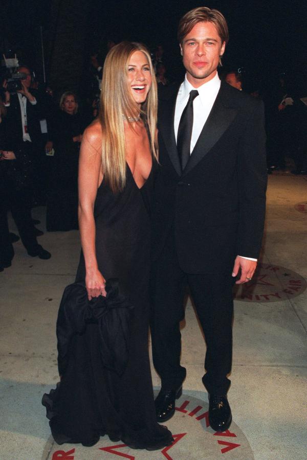 Brad Pitt bị bắt gặp đến dự tiệc sinh nhật của Jennifer Aniston, liệu 'tình cũ không rủ cũng tới'? Brad Pitt bị bắt gặp đến dự tiệc sinh nhật của Jennifer Aniston, liệu 'tình cũ không rủ cũng tới'?