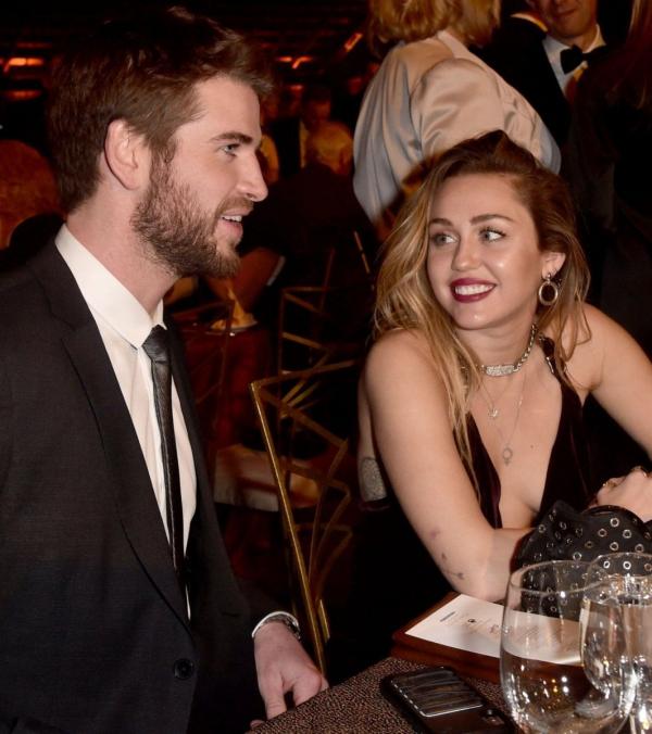 Liam Hemsworth nhập viện, không thể xem Miley Cyrus 'cháy' hết mình với Shawn Mendes tại Grammy Liam Hemsworth nhập viện, không thể xem Miley Cyrus 'cháy' hết mình với Shawn Mendes tại Grammy