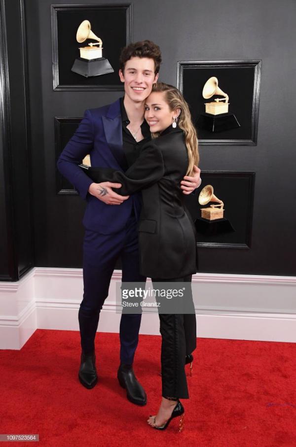 Liam Hemsworth nhập viện, không thể xem Miley Cyrus 'cháy' hết mình với Shawn Mendes tại Grammy Liam Hemsworth nhập viện, không thể xem Miley Cyrus 'cháy' hết mình với Shawn Mendes tại Grammy