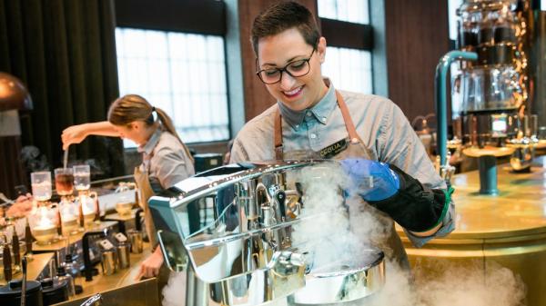 Cửa hàng Starbucks đầu tiên ở Ý lộng lẫy tới mức choáng ngợp Cửa hàng Starbucks đầu tiên ở Ý lộng lẫy tới mức choáng ngợp