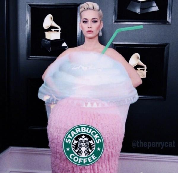Sau Grammy 2019, Katy Perry lên ngôi 'Nữ hoàng meme' nhờ đầm hường kiểu búp bê cắm bánh sinh nhật Sau Grammy 2019, Katy Perry lên ngôi 'Nữ hoàng meme' nhờ đầm hường kiểu búp bê cắm bánh sinh nhật