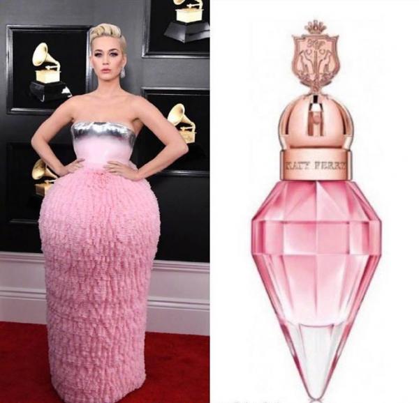 Sau Grammy 2019, Katy Perry lên ngôi 'Nữ hoàng meme' nhờ đầm hường kiểu búp bê cắm bánh sinh nhật Sau Grammy 2019, Katy Perry lên ngôi 'Nữ hoàng meme' nhờ đầm hường kiểu búp bê cắm bánh sinh nhật