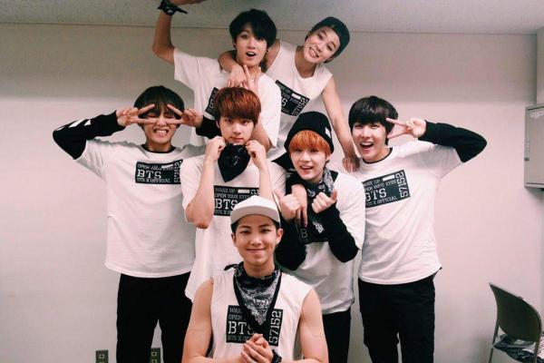 Rơi nước mắt với ước mơ thuở tân binh của BTS: Muốn có một concert nhưng sợ chẳng ai tham gia Rơi nước mắt với ước mơ thuở tân binh của BTS: Muốn có một concert nhưng sợ chẳng ai tham gia