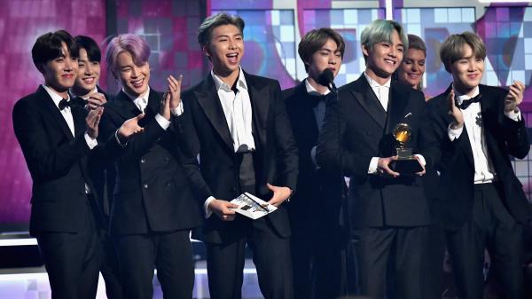 Rơi nước mắt với ước mơ thuở tân binh của BTS: Muốn có một concert nhưng sợ chẳng ai tham gia Rơi nước mắt với ước mơ thuở tân binh của BTS: Muốn có một concert nhưng sợ chẳng ai tham gia