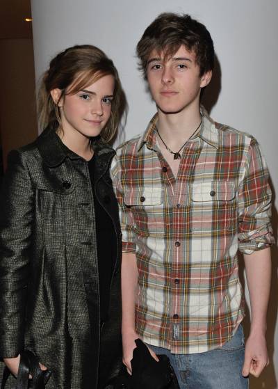 Nhan sắc của em trai của Emma Watson ngày ấy - bây giờ có gì mà dân Hàn sục sôi đến vậy? Nhan sắc của em trai của Emma Watson ngày ấy - bây giờ có gì mà dân Hàn sục sôi đến vậy?