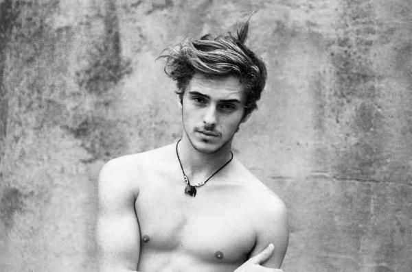 Nhan sắc của em trai của Emma Watson ngày ấy - bây giờ có gì mà dân Hàn sục sôi đến vậy? Nhan sắc của em trai của Emma Watson ngày ấy - bây giờ có gì mà dân Hàn sục sôi đến vậy?