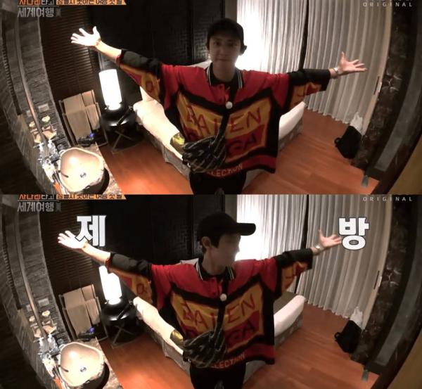'Người khổng lồ' Chanyeol và nỗi khổ cả đời không được nằm ngủ thẳng chân trên giường 'Người khổng lồ' Chanyeol và nỗi khổ cả đời không được nằm ngủ thẳng chân trên giường