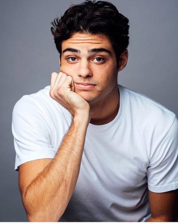 Ra mà xem Noah Centineo - mỹ nam vạn người mê nhà Netflix vừa vào hội fanboy Jungkook này! Ra mà xem Noah Centineo - mỹ nam vạn người mê nhà Netflix vừa vào hội fanboy Jungkook này!