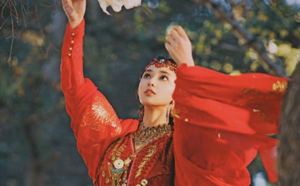 'Đông Cung': Nam chính được 'tẩy trắng', cảnh hôn đầu tiên và những cải biên so với nguyên tác 'Đông Cung': Nam chính được 'tẩy trắng', cảnh hôn đầu tiên và những cải biên so với nguyên tác