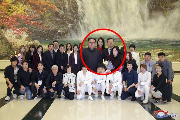 Irene lần đầu lên tiếng về thông tin nhà lãnh đạo Bắc Hàn Kim Jong Un là 'fanboy' của mình Irene lần đầu lên tiếng về thông tin nhà lãnh đạo Bắc Hàn Kim Jong Un là 'fanboy' của mình