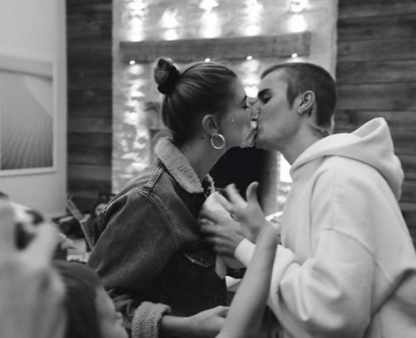 Hailey nói về cuộc hôn nhân với Justin Bieber: 'Nghĩ cũng thật đáng sợ khi còn trẻ mà đã kết hôn' Hailey nói về cuộc hôn nhân với Justin Bieber: 'Nghĩ cũng thật đáng sợ khi còn trẻ mà đã kết hôn'