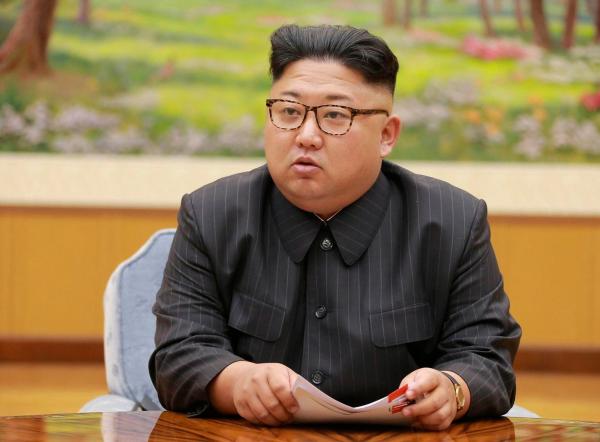 Hãng thời trang danh tiếng Uniqlo sản xuất hàng loạt 'đồng phục Kim Jong Un' Hãng thời trang danh tiếng Uniqlo sản xuất hàng loạt 'đồng phục Kim Jong Un'