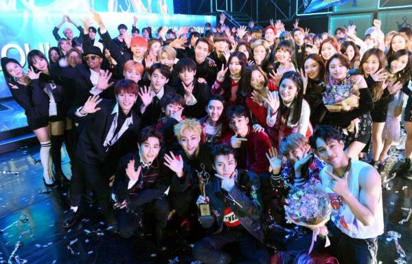 Bộ bình đẳng giới Hàn Quốc muốn hạn chế idol xuất hiện trên TV với lí do ngoại hình quá giống nhau Bộ bình đẳng giới Hàn Quốc muốn hạn chế idol xuất hiện trên TV với lí do ngoại hình quá giống nhau