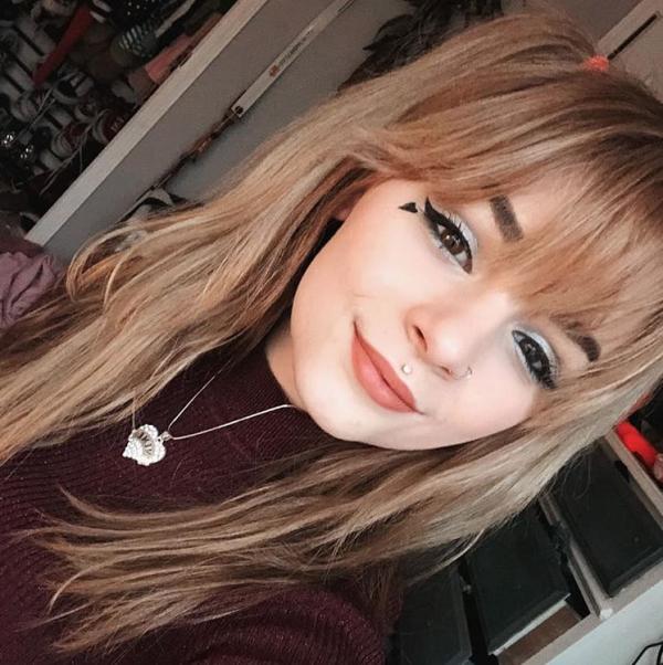 TikTok đang tạo ra thế hệ những cô gái trẻ E-girl với vẻ ngoài và cách sống khác biệt TikTok đang tạo ra thế hệ những cô gái trẻ E-girl với vẻ ngoài và cách sống khác biệt