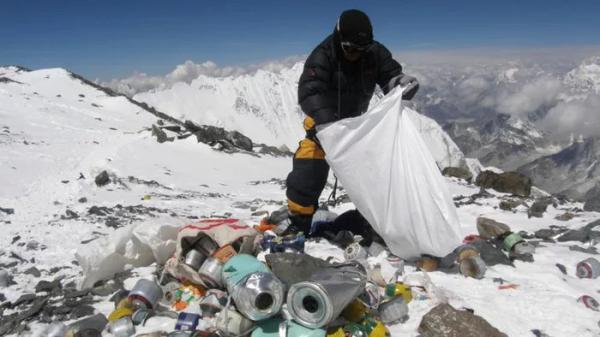 Trung Quốc hạn chế du khách đến khu cắm trại núi Everest vì ô nhiễm môi trường Trung Quốc hạn chế du khách đến khu cắm trại núi Everest vì ô nhiễm môi trường