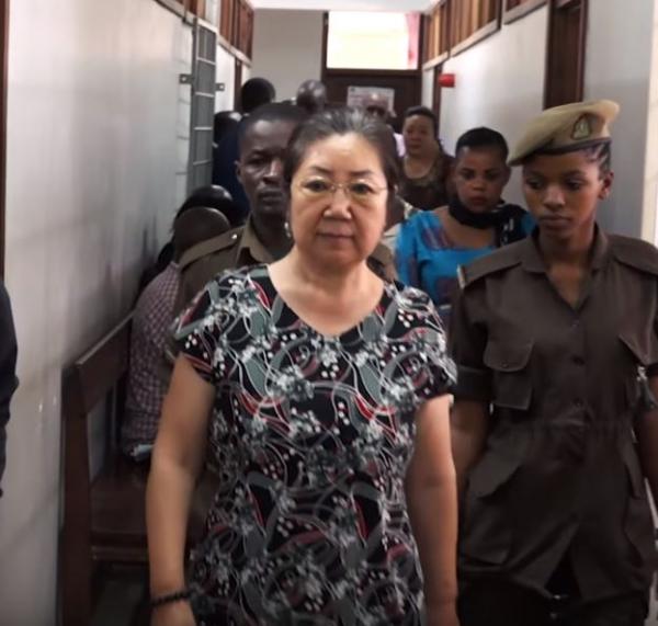 Bà trùm buôn lậu ngà voi Trung Quốc bị chính phủ Tanzania kết án 15 năm tù giam Bà trùm buôn lậu ngà voi Trung Quốc bị chính phủ Tanzania kết án 15 năm tù giam