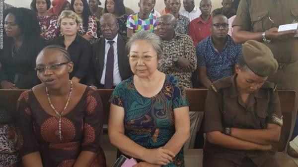 Bà trùm buôn lậu ngà voi Trung Quốc bị chính phủ Tanzania kết án 15 năm tù giam Bà trùm buôn lậu ngà voi Trung Quốc bị chính phủ Tanzania kết án 15 năm tù giam