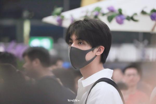 Bên nhau ngày Valentine chưa đủ, Tống Uy Long - Hình Chiêu Lâm lại 'đưa nhau đi trốn' ở Thái Lan Bên nhau ngày Valentine chưa đủ, Tống Uy Long - Hình Chiêu Lâm lại 'đưa nhau đi trốn' ở Thái Lan