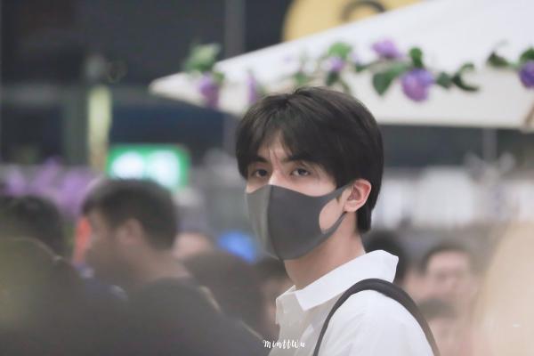 Bên nhau ngày Valentine chưa đủ, Tống Uy Long - Hình Chiêu Lâm lại 'đưa nhau đi trốn' ở Thái Lan Bên nhau ngày Valentine chưa đủ, Tống Uy Long - Hình Chiêu Lâm lại 'đưa nhau đi trốn' ở Thái Lan