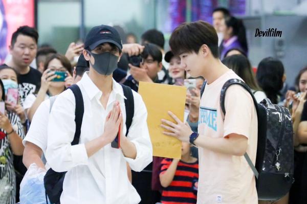 Bên nhau ngày Valentine chưa đủ, Tống Uy Long - Hình Chiêu Lâm lại 'đưa nhau đi trốn' ở Thái Lan Bên nhau ngày Valentine chưa đủ, Tống Uy Long - Hình Chiêu Lâm lại 'đưa nhau đi trốn' ở Thái Lan