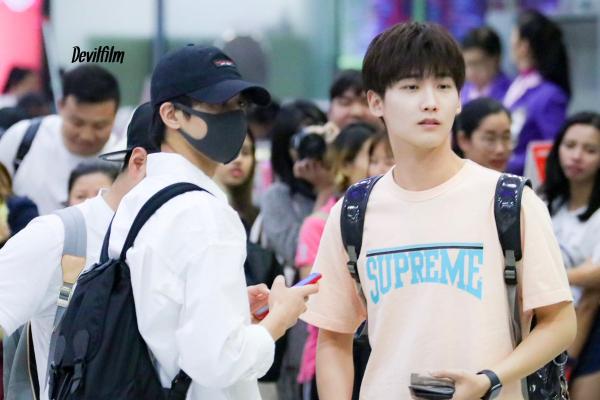 Bên nhau ngày Valentine chưa đủ, Tống Uy Long - Hình Chiêu Lâm lại 'đưa nhau đi trốn' ở Thái Lan Bên nhau ngày Valentine chưa đủ, Tống Uy Long - Hình Chiêu Lâm lại 'đưa nhau đi trốn' ở Thái Lan