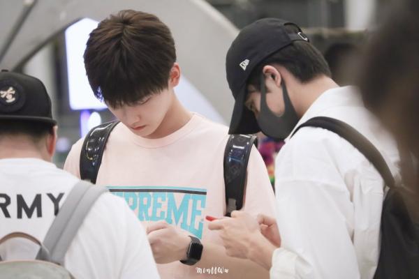 Bên nhau ngày Valentine chưa đủ, Tống Uy Long - Hình Chiêu Lâm lại 'đưa nhau đi trốn' ở Thái Lan Bên nhau ngày Valentine chưa đủ, Tống Uy Long - Hình Chiêu Lâm lại 'đưa nhau đi trốn' ở Thái Lan