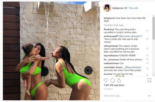 Phát hiện bạn thân ngoại tình với anh rể, Kylie Jenner liền... bán sale ngay loạt son mang tên cô bạn Phát hiện bạn thân ngoại tình với anh rể, Kylie Jenner liền... bán sale ngay loạt son mang tên cô bạn