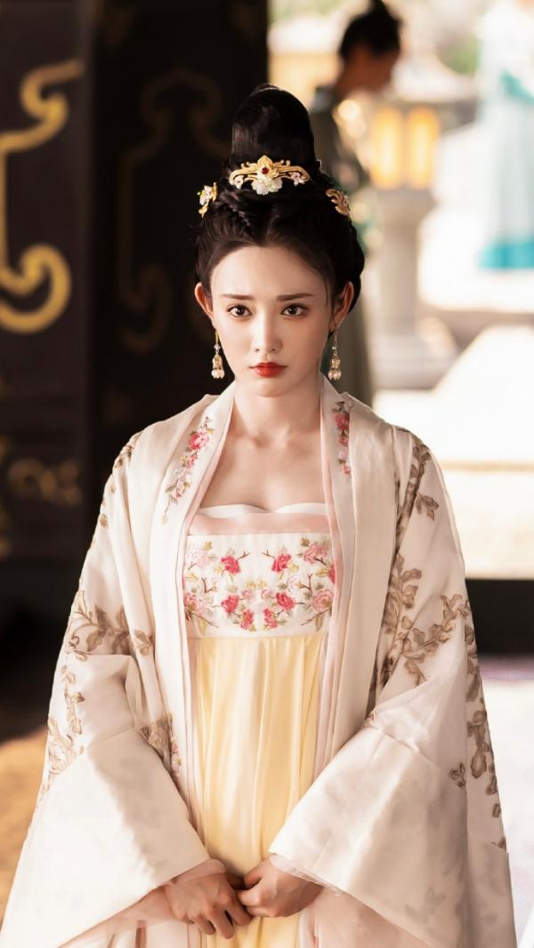 Lộ ảnh quá khứ kém sắc của Bành Tiểu Nhiễm - 'Hồng y mỹ nữ' khiến dân tình say đắm trong 'Đông Cung' Lộ ảnh quá khứ kém sắc của Bành Tiểu Nhiễm - 'Hồng y mỹ nữ' khiến dân tình say đắm trong 'Đông Cung'