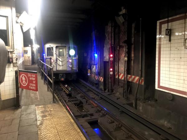 Bí ẩn ga tàu điện ngầm bỏ hoang ngay bên dưới Tòa thị chính New York Bí ẩn ga tàu điện ngầm bỏ hoang ngay bên dưới Tòa thị chính New York