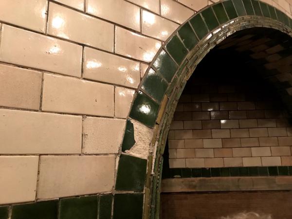 Bí ẩn ga tàu điện ngầm bỏ hoang ngay bên dưới Tòa thị chính New York Bí ẩn ga tàu điện ngầm bỏ hoang ngay bên dưới Tòa thị chính New York