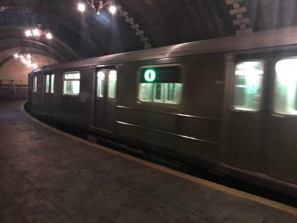 Bí ẩn ga tàu điện ngầm bỏ hoang ngay bên dưới Tòa thị chính New York Bí ẩn ga tàu điện ngầm bỏ hoang ngay bên dưới Tòa thị chính New York