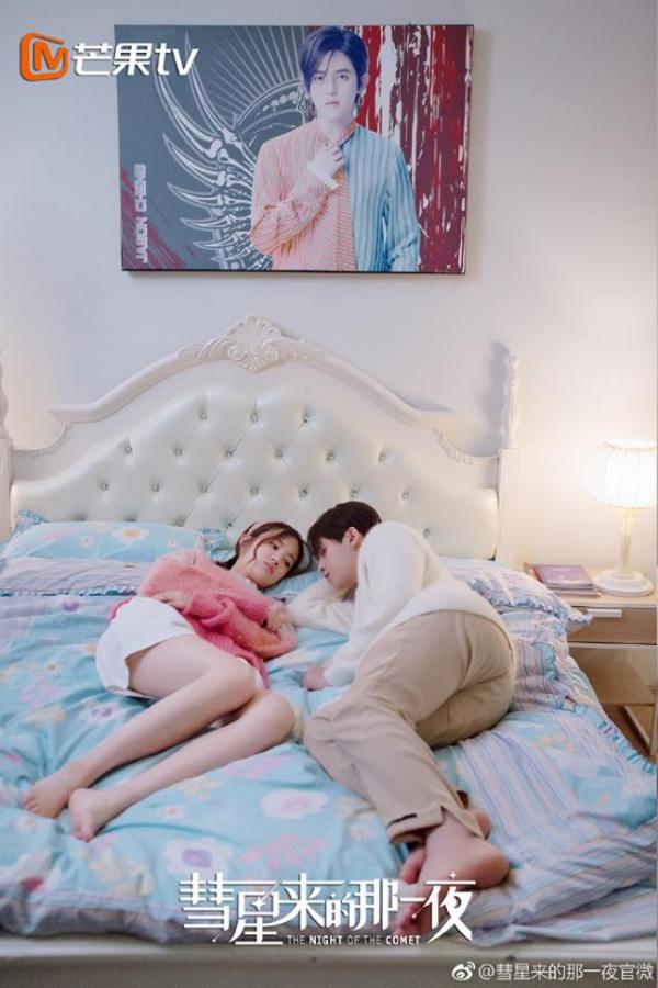 'Đêm Ấy Sao Chổi Đến': Idol mỹ nam xuyên không đi tìm bản sao của mình lại phải lòng fangirl 'Đêm Ấy Sao Chổi Đến': Idol mỹ nam xuyên không đi tìm bản sao của mình lại phải lòng fangirl