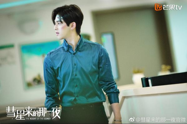 'Đêm Ấy Sao Chổi Đến': Idol mỹ nam xuyên không đi tìm bản sao của mình lại phải lòng fangirl 'Đêm Ấy Sao Chổi Đến': Idol mỹ nam xuyên không đi tìm bản sao của mình lại phải lòng fangirl