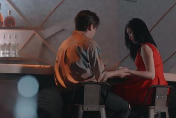 'Đêm Ấy Sao Chổi Đến': Idol mỹ nam xuyên không đi tìm bản sao của mình lại phải lòng fangirl 'Đêm Ấy Sao Chổi Đến': Idol mỹ nam xuyên không đi tìm bản sao của mình lại phải lòng fangirl