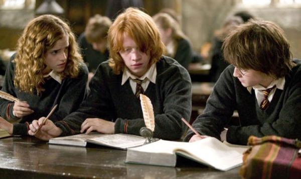 Những chuyện dở khóc dở cười khi các Muggle hiện đại được đi học phép thuật ở Hogwarts? Những chuyện dở khóc dở cười khi các Muggle hiện đại được đi học phép thuật ở Hogwarts?
