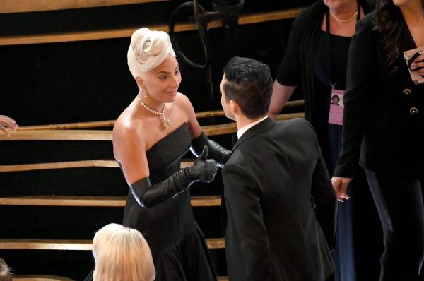 Rami Malek: 'Chú bé' được cả Oscar cưng chiều, nơ bị lệch bao nhiêu người đòi chỉnh giùm cho Rami Malek: 'Chú bé' được cả Oscar cưng chiều, nơ bị lệch bao nhiêu người đòi chỉnh giùm cho