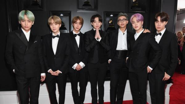 Nhiếp ảnh gia Pháp tố BTS 'đạo nhái' và đòi được xin lỗi, Bighit phủ nhận luôn: 'Cáo buộc vô căn cứ' Nhiếp ảnh gia Pháp tố BTS 'đạo nhái' và đòi được xin lỗi, Bighit phủ nhận luôn: 'Cáo buộc vô căn cứ'