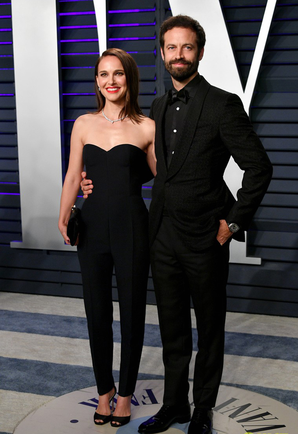 Tiệc hậu Oscar: Kendall Jenner nổi bần bật vì trang phục nhạy cảm, mặc váy mà như đóng khố Tiệc hậu Oscar: Kendall Jenner nổi bần bật vì trang phục nhạy cảm, mặc váy mà như đóng khố