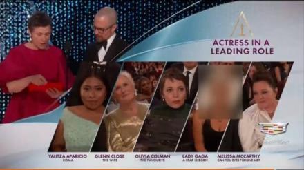 Oscar 2019: Nhà đài Trung Quốc gây tranh cãi khi che mặt Lady Gaga, dịch 'gay man' thành 'nhóm người đặc biệt' Oscar 2019: Nhà đài Trung Quốc gây tranh cãi khi che mặt Lady Gaga, dịch 'gay man' thành 'nhóm người đặc biệt'