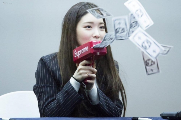 Những món quà kinh điển trong các buổi fansign: Fan lầy cỡ này hẳn idol sẽ nhớ mặt cả đời Những món quà kinh điển trong các buổi fansign: Fan lầy cỡ này hẳn idol sẽ nhớ mặt cả đời