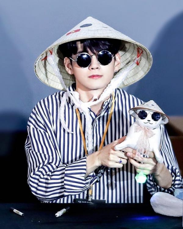 Những món quà kinh điển trong các buổi fansign: Fan lầy cỡ này hẳn idol sẽ nhớ mặt cả đời Những món quà kinh điển trong các buổi fansign: Fan lầy cỡ này hẳn idol sẽ nhớ mặt cả đời