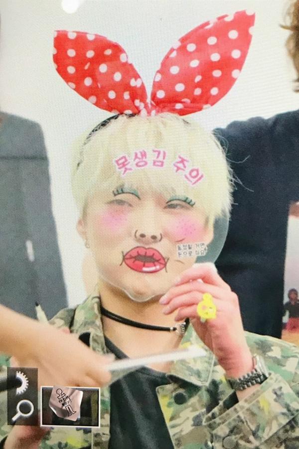 Những món quà kinh điển trong các buổi fansign: Fan lầy cỡ này hẳn idol sẽ nhớ mặt cả đời Những món quà kinh điển trong các buổi fansign: Fan lầy cỡ này hẳn idol sẽ nhớ mặt cả đời