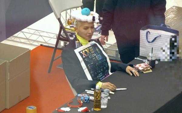 Những món quà kinh điển trong các buổi fansign: Fan lầy cỡ này hẳn idol sẽ nhớ mặt cả đời Những món quà kinh điển trong các buổi fansign: Fan lầy cỡ này hẳn idol sẽ nhớ mặt cả đời