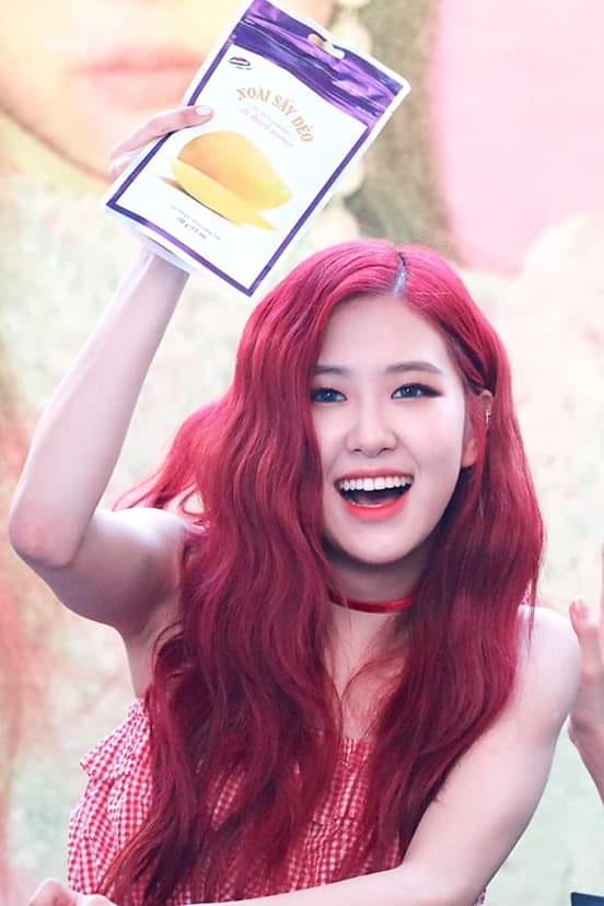 Những món quà kinh điển trong các buổi fansign: Fan lầy cỡ này hẳn idol sẽ nhớ mặt cả đời Những món quà kinh điển trong các buổi fansign: Fan lầy cỡ này hẳn idol sẽ nhớ mặt cả đời