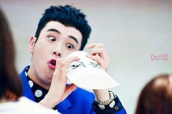 Những món quà kinh điển trong các buổi fansign: Fan lầy cỡ này hẳn idol sẽ nhớ mặt cả đời Những món quà kinh điển trong các buổi fansign: Fan lầy cỡ này hẳn idol sẽ nhớ mặt cả đời